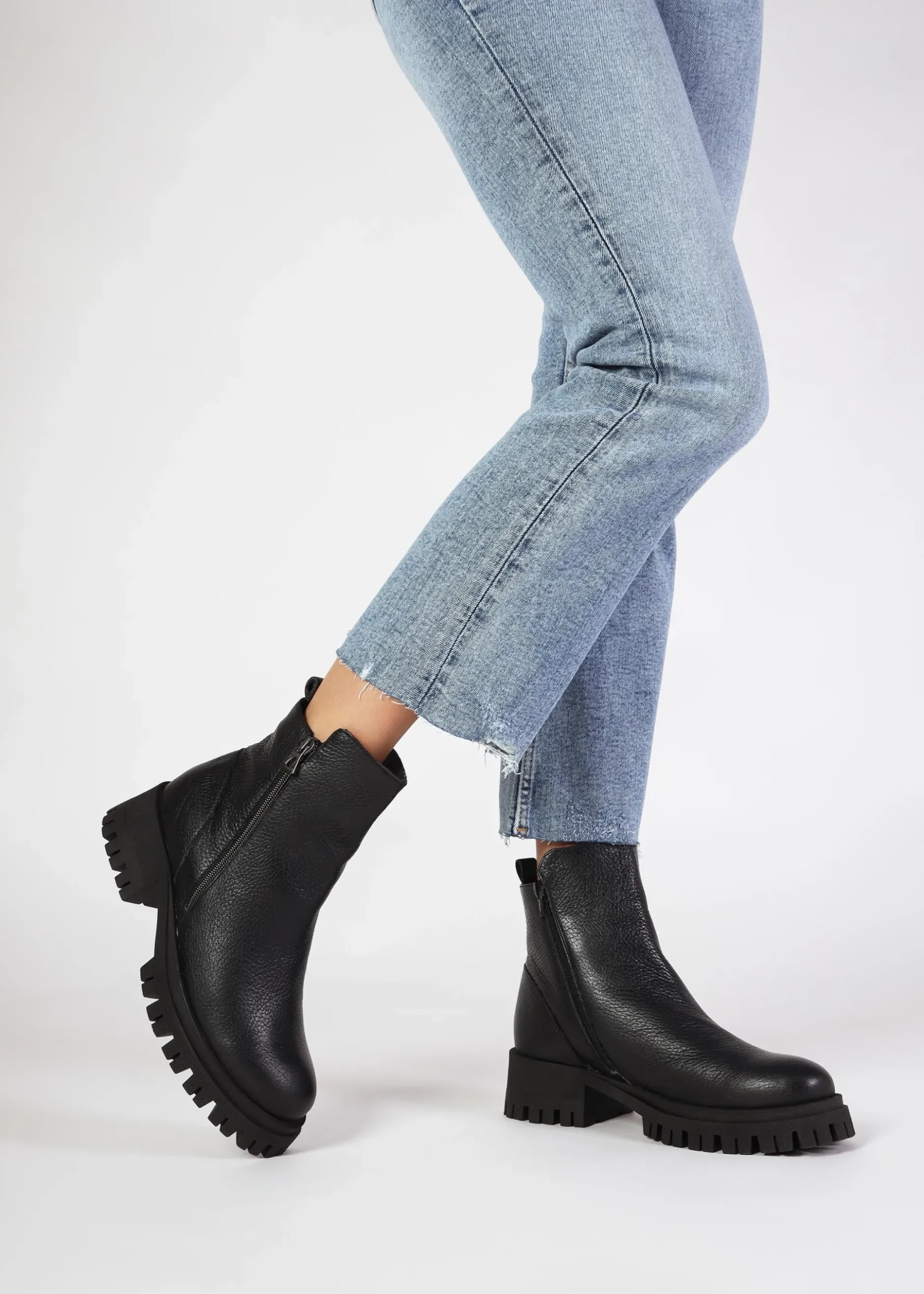 Hot DANIEL Lagos Black Leather Chunky Low Block Heel Ankle Boots