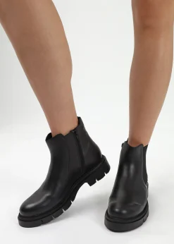 Clearance DANIEL Leah Black Leather Chelsea Boots